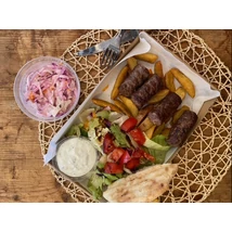 BALKÁN MICS TÁL 4 darab mics,joghurt szósz,coleslaw saláta,szerb kenyér,görög saláta és steak burgonya körettel BALKÁN MICS TÁL 4 darab mics,joghurt szósz,coleslaw saláta,szerb kenyér,görög saláta és steak burgonya körettel