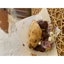 BALKÁN MICS PIADINA : szerbkenyér,joghurt öntet,lilahagyma,feta sajt grill zöldség,grillezett mics BALKÁN MICS PIADINA : szerbkenyér,joghurt öntet,lilahagyma,feta sajt grill zöldség,grillezett mics
