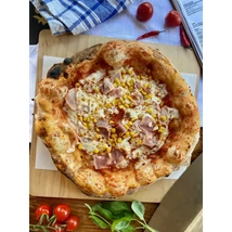 PROSCIUTTO GRANTURCO 32 (paradicsomos alap,sonka,kukorica,mozzarella/tomato sauce,ham,corn,mozzarella) PROSCIUTTO GRANTURCO 32 (paradicsomos alap,sonka,kukorica,mozzarella/tomato sauce,ham,corn,mozzarella)