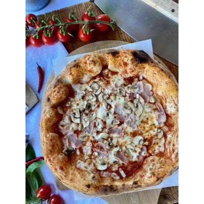 PROSCIUTTO-FUNGHI 32 (paradicsomos alap,mozzarella,pármai sonka,gomba/tomato sauce,mozzarella,parma ham,mushroom)